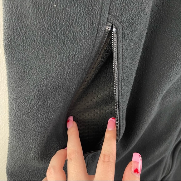 THE NORTH FACE Men’s TNF Black Fleece WindWall Mock Neck Sleeveless Vest - Picture 7 of 15